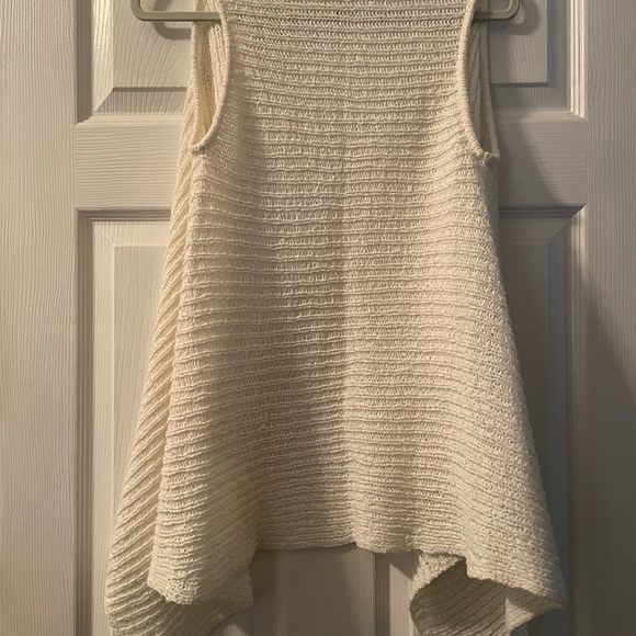 Lilly Pulitzer knit vest - Picture 2 of 7